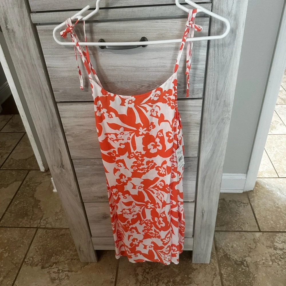 Billabong Orange and White Floral Dress NWT size medium. Adjustable straps - Picture 1 of 2